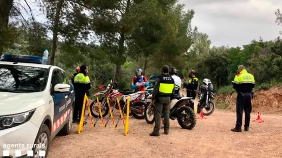 Actuació policial amb motocicletes, ciclomotors i pitbikes | 25h